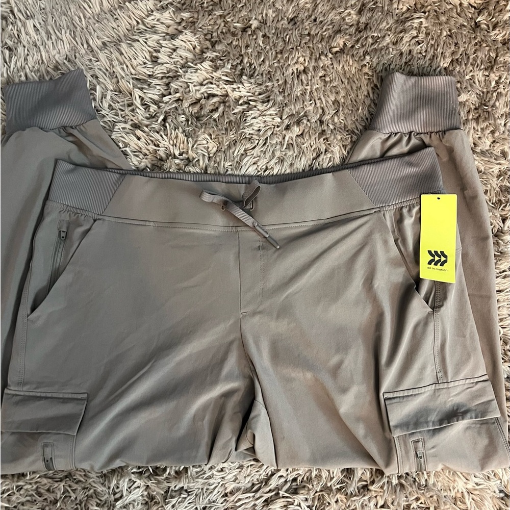 NWT All in Motion Women's Stretch Woven Cargo Pants XL-Short